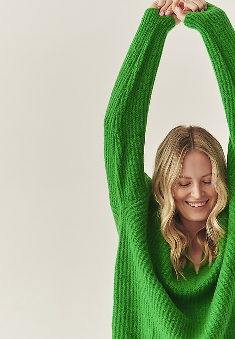 LADIES' OVERSIZE JUMPER WITH A CREW NECKLINE — ONYX GREEN 2