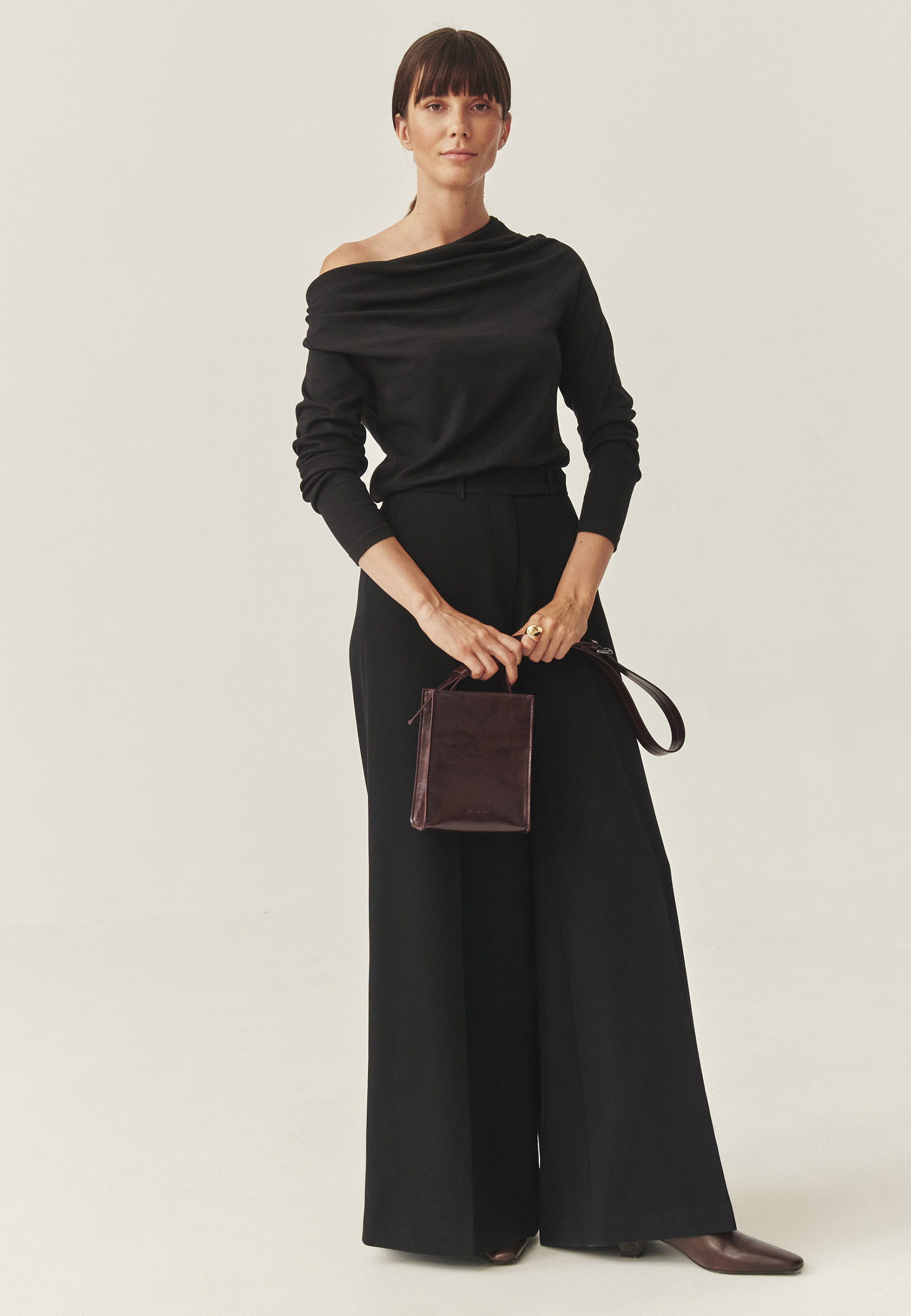 BORDOVÁ KOMPAKTNÁ KABELKA - BURGUNDY GLINT ČERVENÁ 2