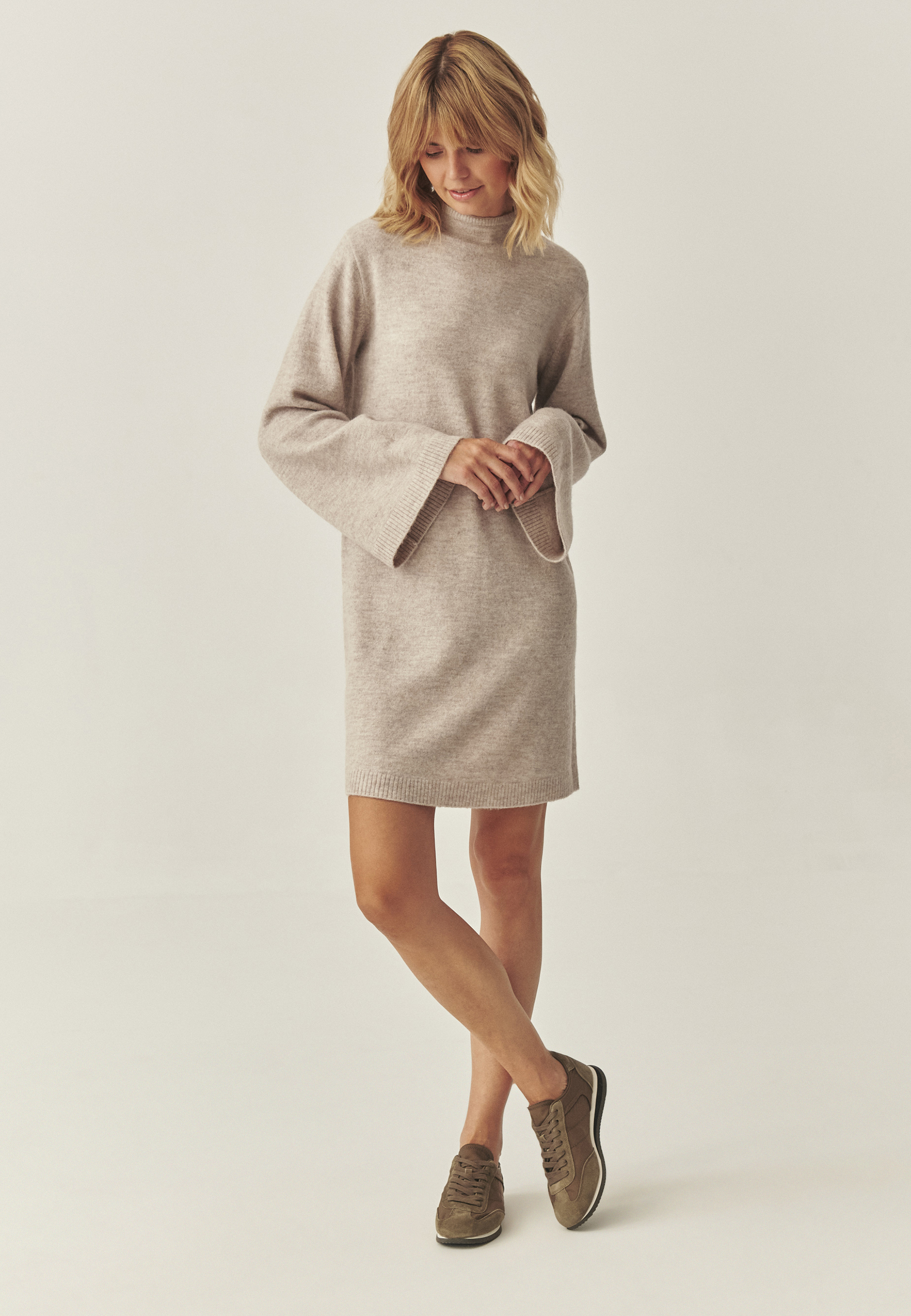 OHLAPNA VOLNENA OBLEKA - CANARSIE BEŽ 2