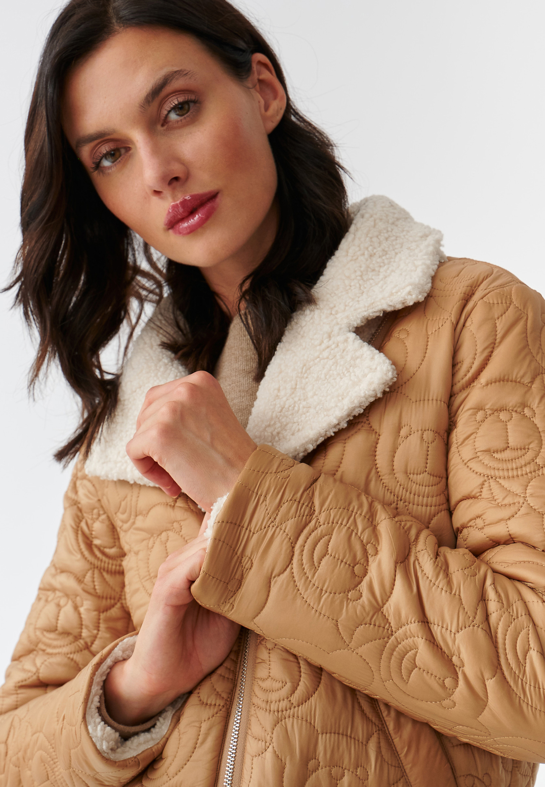 DWUSTRONNA TKANINOWA KURTKA DAMSKA PIKOWANA W MISIA USZATKA BANKARIA BEŻOWY 2