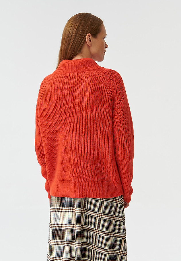 LADIES’ LOOSE HALF TURTLENECK SWEATER SUZI LADIES’ LOOSE HALF TURTLENECK SWEATER SUZI POMARAŃCZOWY 4