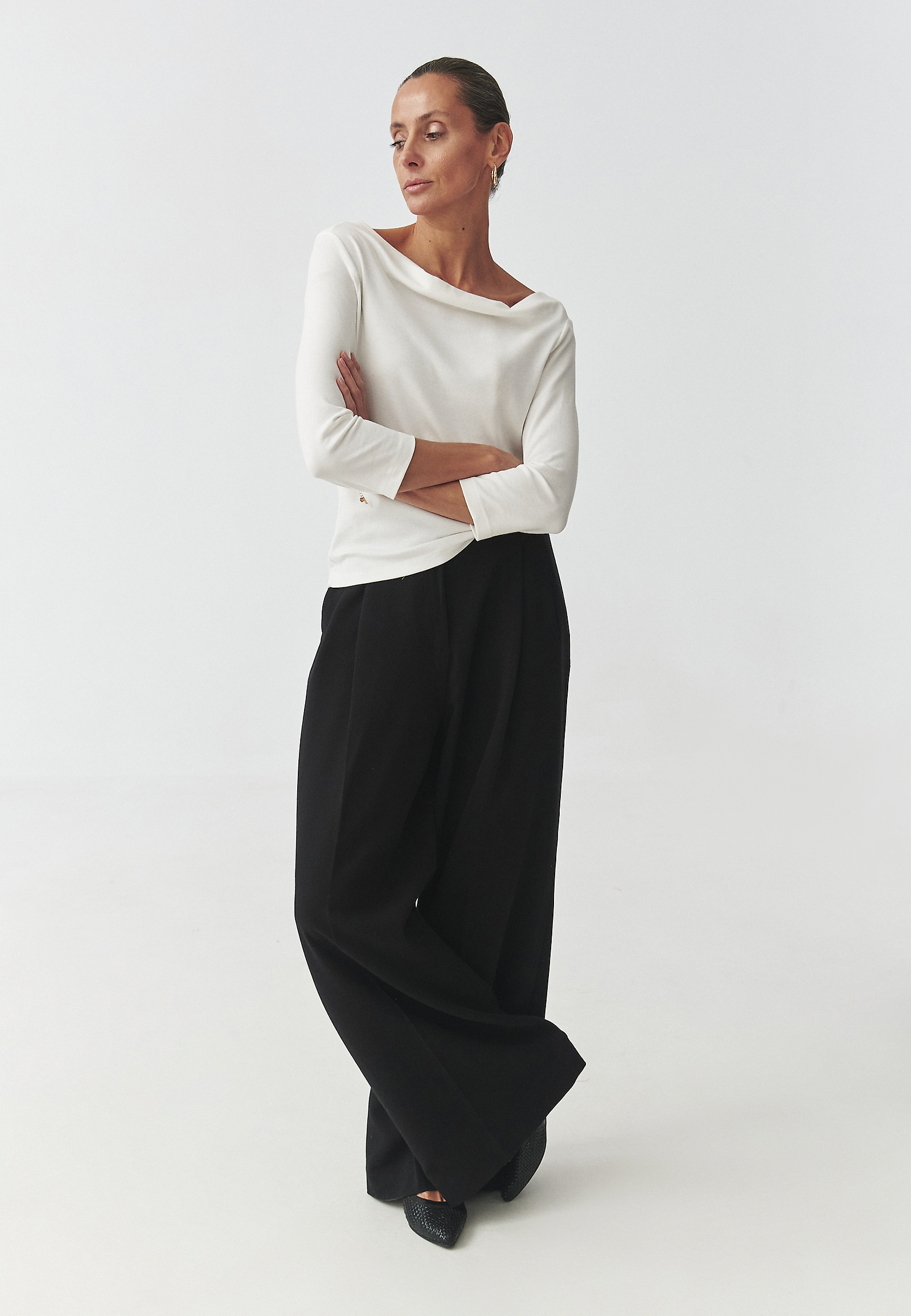 PANTALONI DE DAMĂ, DIN ȚESĂTURĂ, CU DUNGĂ — NOVO PANTALONI DE DAMĂ, DIN ȚESĂTURĂ, CU DUNGĂ — NOVO NEGRU 108910