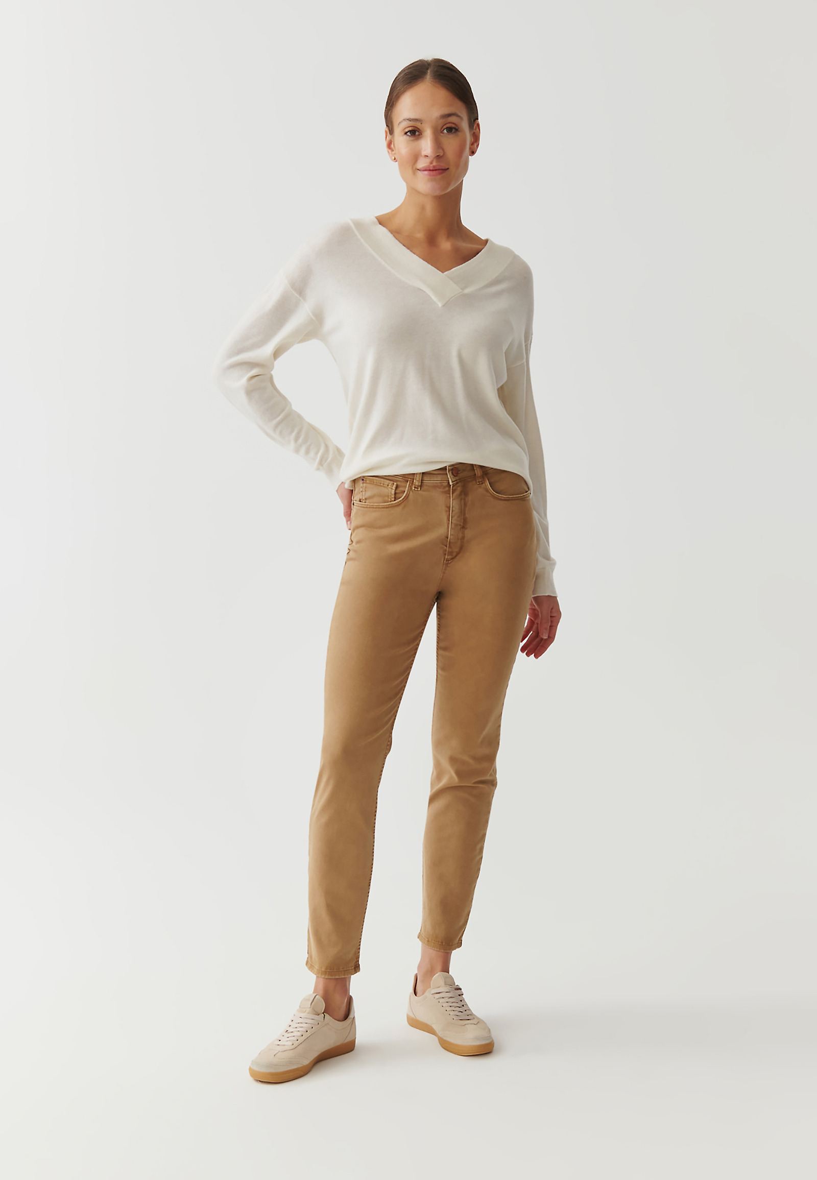KLASIČNE ŽENSKE KAVBOJKE REGULAR FIT - ROMIKI KLASIČNE ŽENSKE KAVBOJKE REGULAR FIT - ROMIKI BEŽ 95628