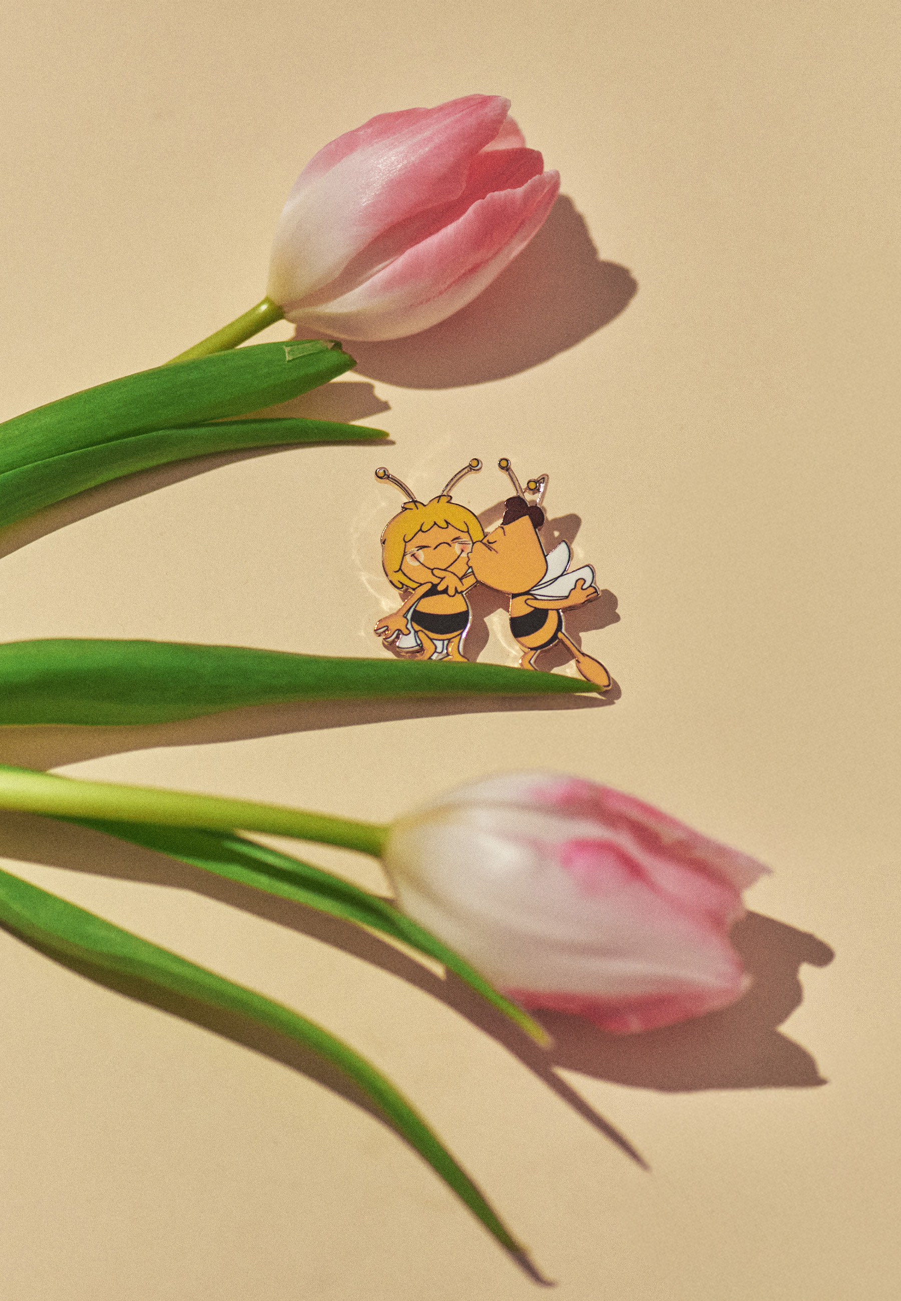 OZDOBNÁ BROŽ S MOTIVEM VČELY – KISSA