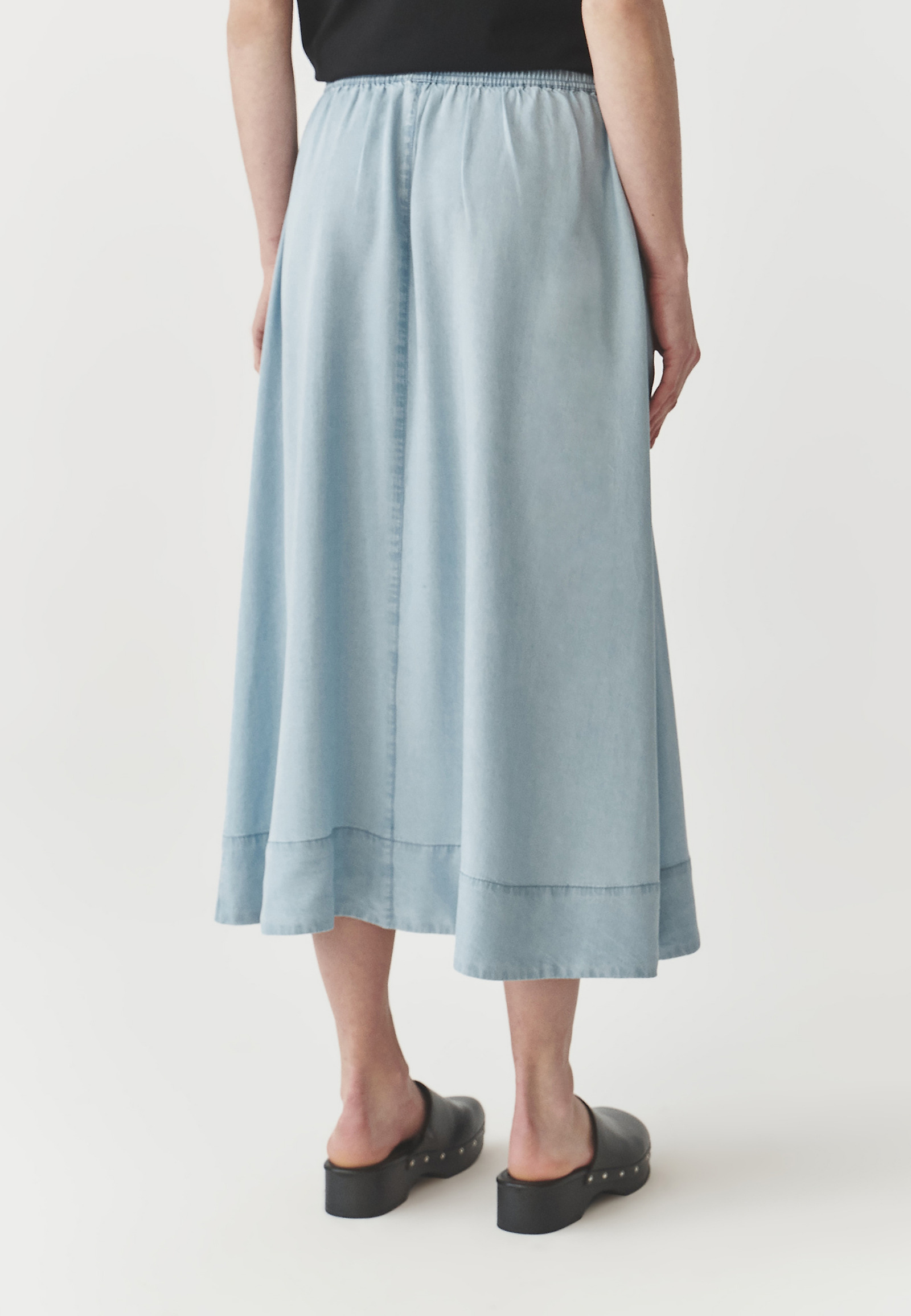 PLÁTĚNÁ MIDI SUKNĚ S GUMOU V PASE - KONI 1 PLÁTĚNÁ MIDI SUKNĚ S GUMOU V PASE - KONI 1 MODRÁ 98357