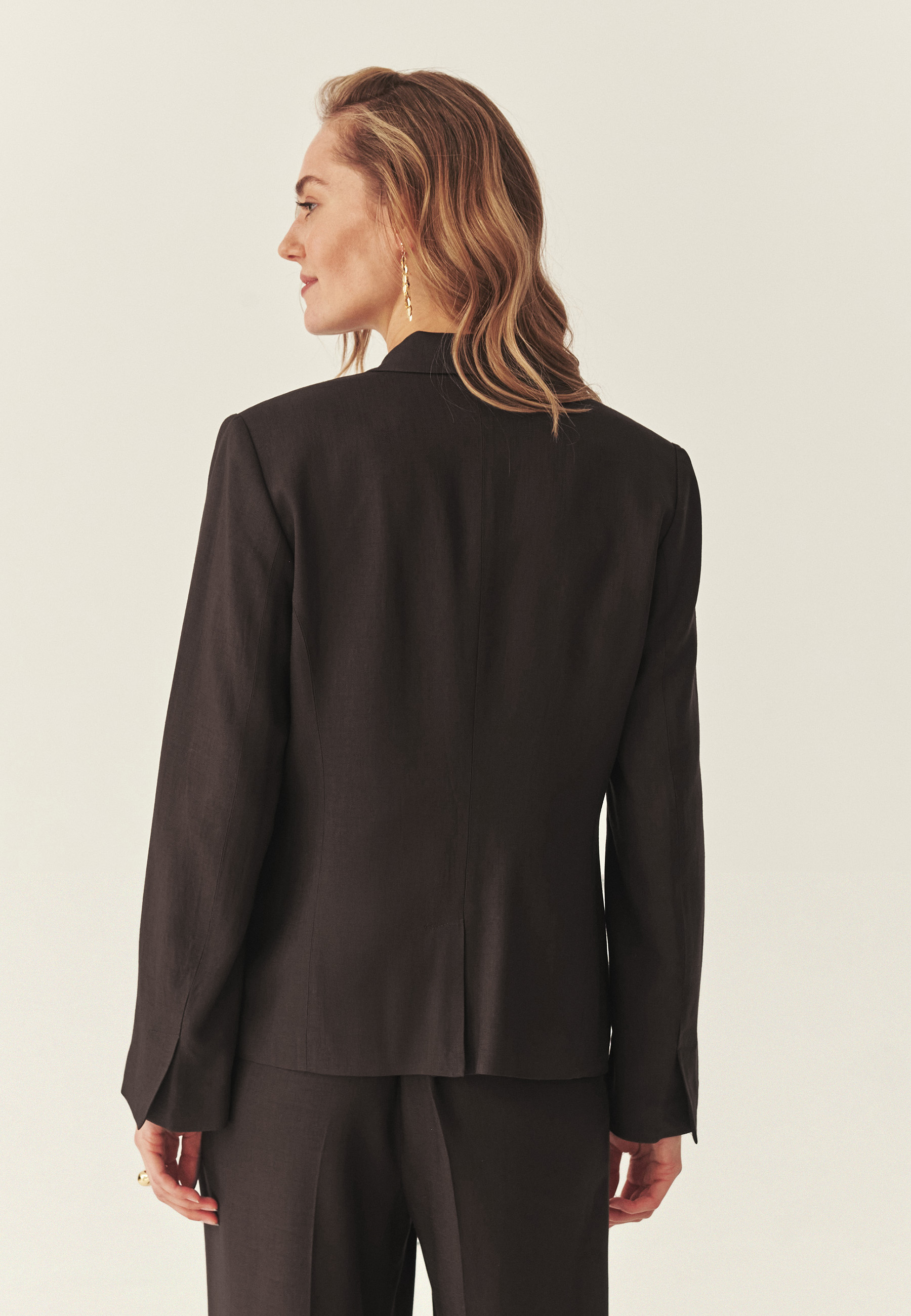 HNEDÉ SAKO KLASICKÉHO STRIHU – MEZARIA HNEDÁ 2