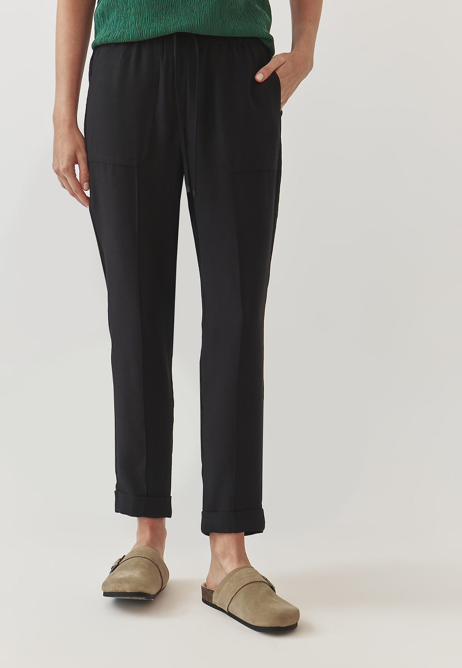 LADIES’ TROUSERS WITH TIED STRINGS - SUMIKO 1 LADIES’ TROUSERS WITH TIED STRINGS - SUMIKO 1 BLACK 98852