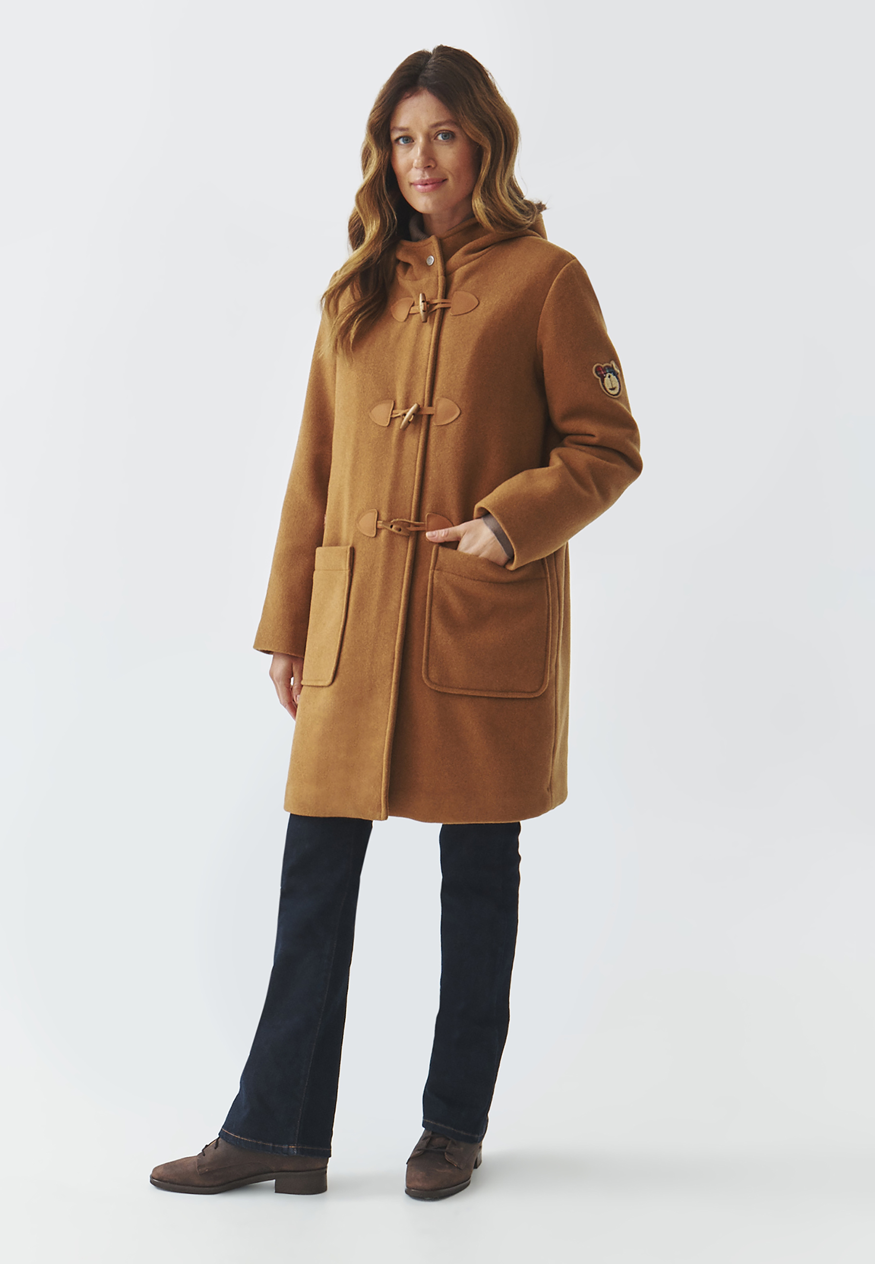 TKANINOWA KURTKA DAMSKA Z ZAPIĘCIEM NA KOŁKI I MOTYWEM MISIA USZATKA — SAMANTA BEŻOWY 2