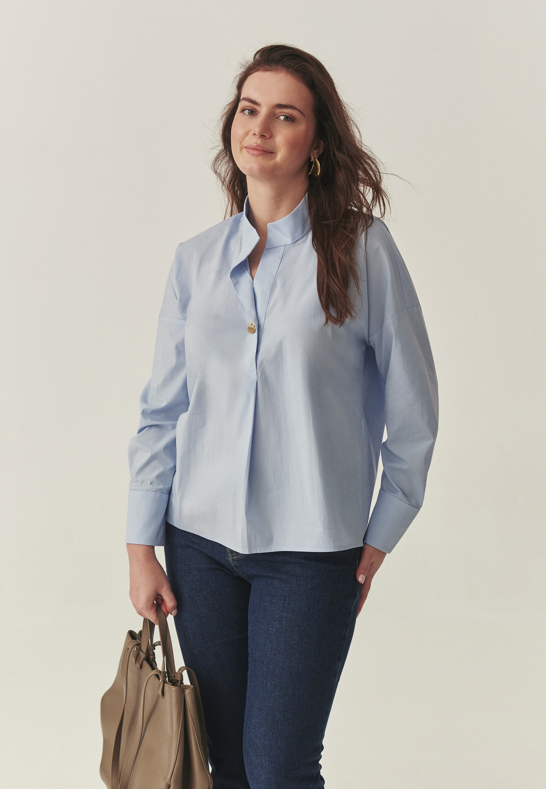 BLUZĂ PASTELATĂ, CU GULER RIDICAT — LOTARI ALBASTRU 2