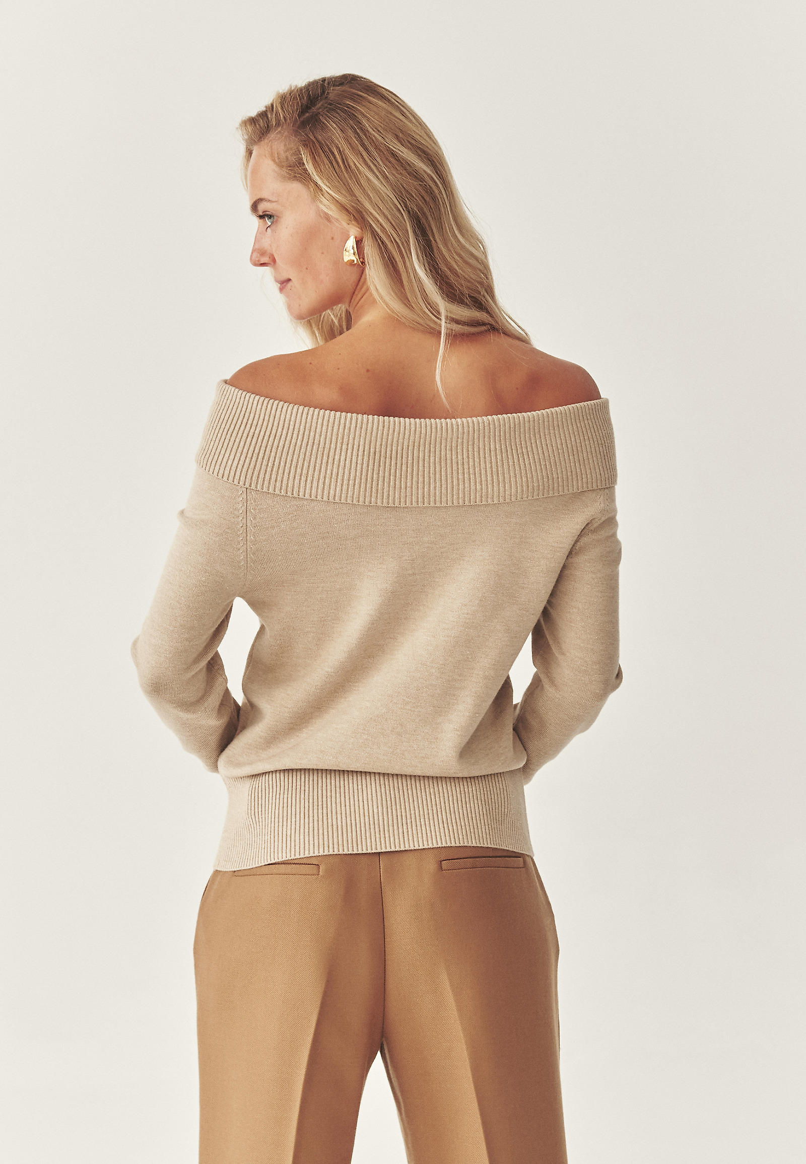 JUMPER Z ZAVRTENIM OVRATNIKOM - LUISA JUMPER Z ZAVRTENIM OVRATNIKOM - LUISA BEŽ 115437