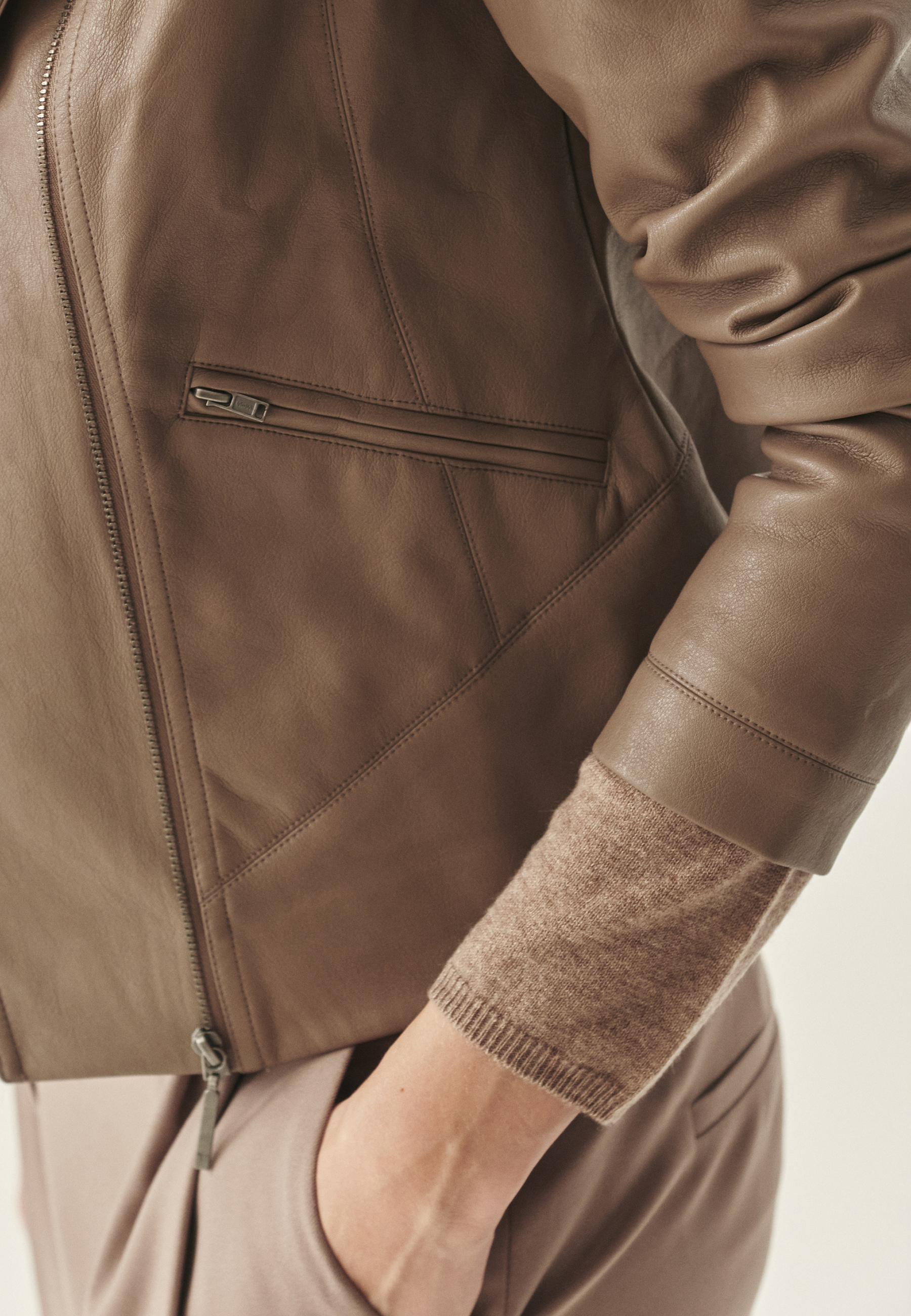 GEACĂ ELEGANTĂ DE DAMĂ, TIP BIKER - RAMONESI BEJ 2