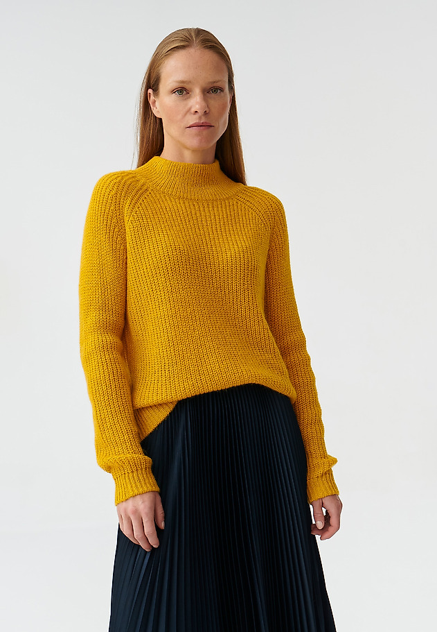 LADIES’ LOOSE HALF TURTLENECK SWEATER SUZI LADIES’ LOOSE HALF TURTLENECK SWEATER SUZI ŻÓŁTY 5