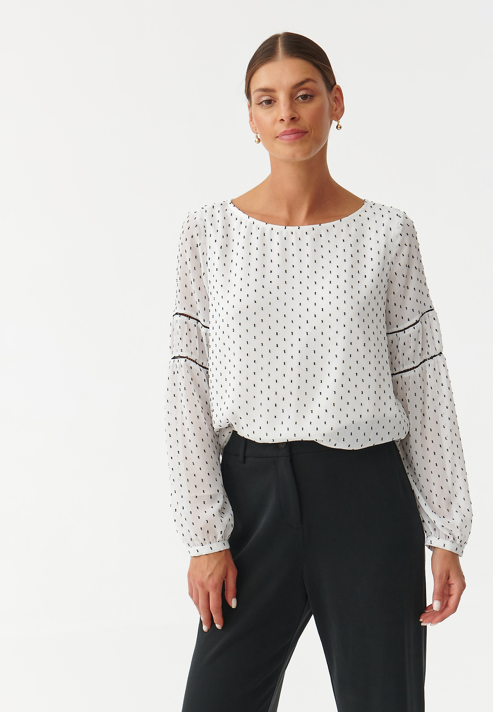 DÁMSKA VZOROVANÁ TEXTILNÁ BLÚZKA S NAFÚKNUTÝMI RUKÁVMI WENEKO DÁMSKA VZOROVANÁ TEXTILNÁ BLÚZKA S NAFÚKNUTÝMI RUKÁVMI WENEKO VIACFAREBNÝ 92480