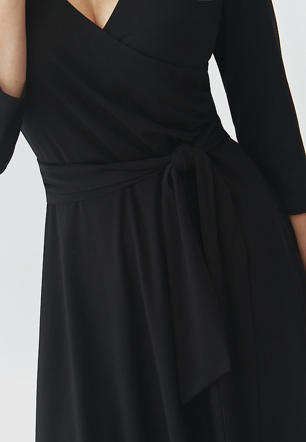 KNITTED MIDI DRESS WITH ENVELOPE NECKLINE AND WAIST BELT — IGA 2 KNITTED MIDI DRESS WITH ENVELOPE NECKLINE AND WAIST BELT — IGA 2 BLACK 5