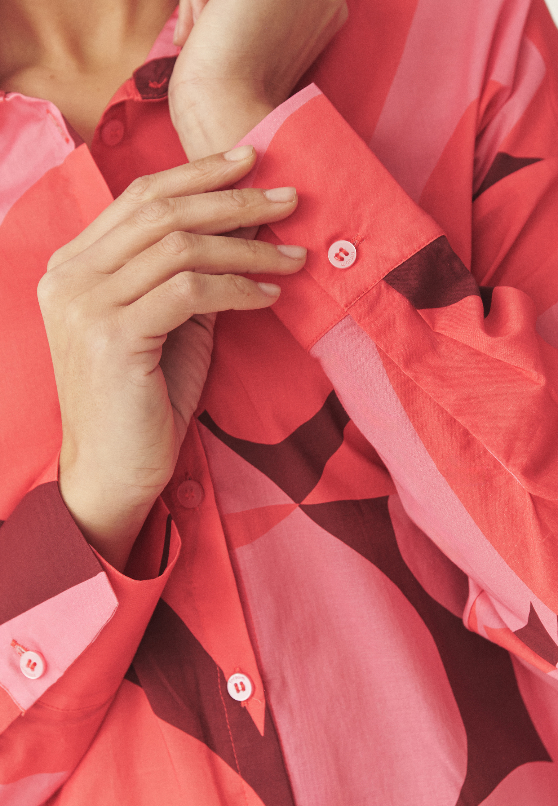 BAWEŁNIANA KOSZULA Z AUTORSKIM WZOREM - LERIA CZERWONY 2