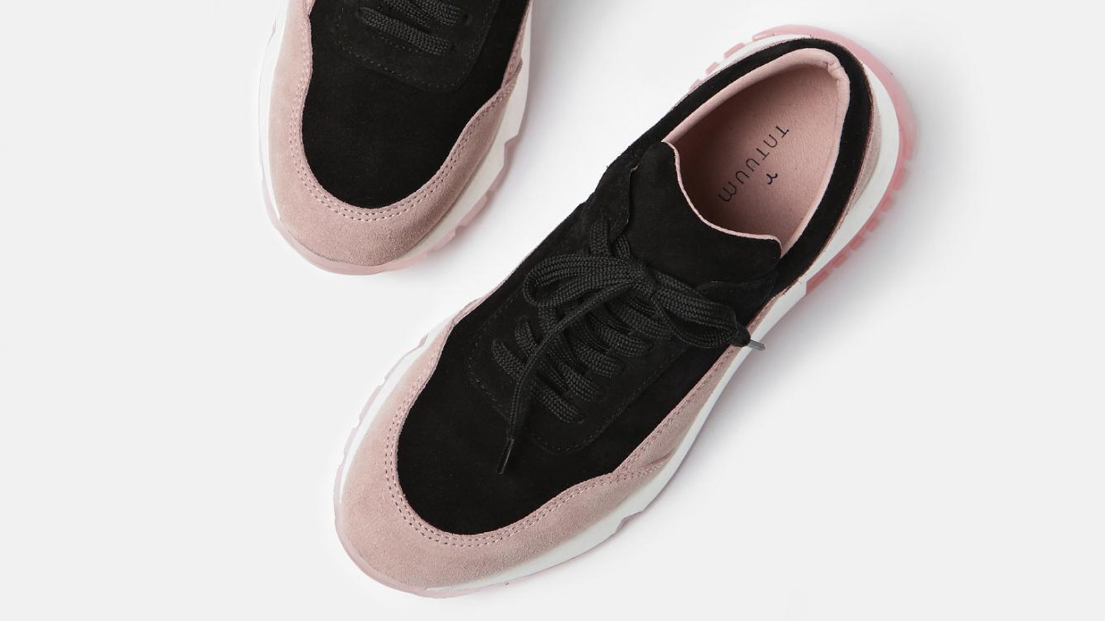 Sneakersy
