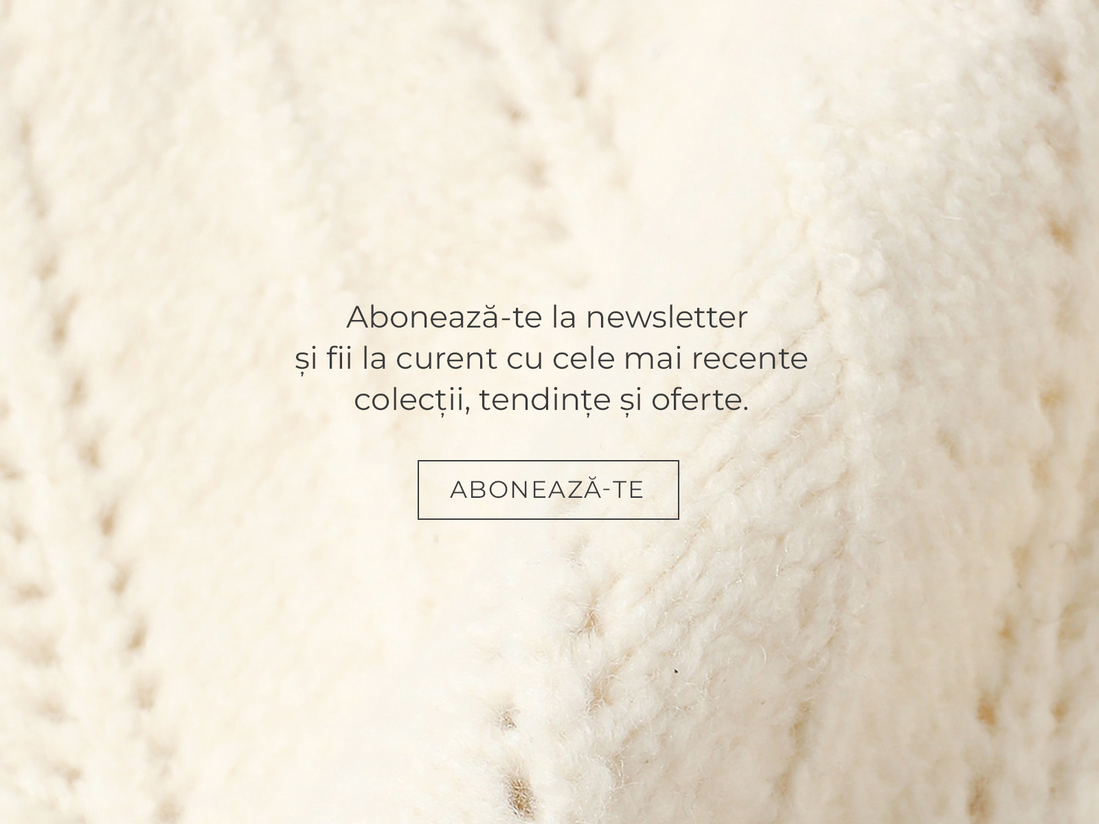 detaliu al unei căciuli de iarnă și inscripție cu formularul de abonare la buletinul informativ