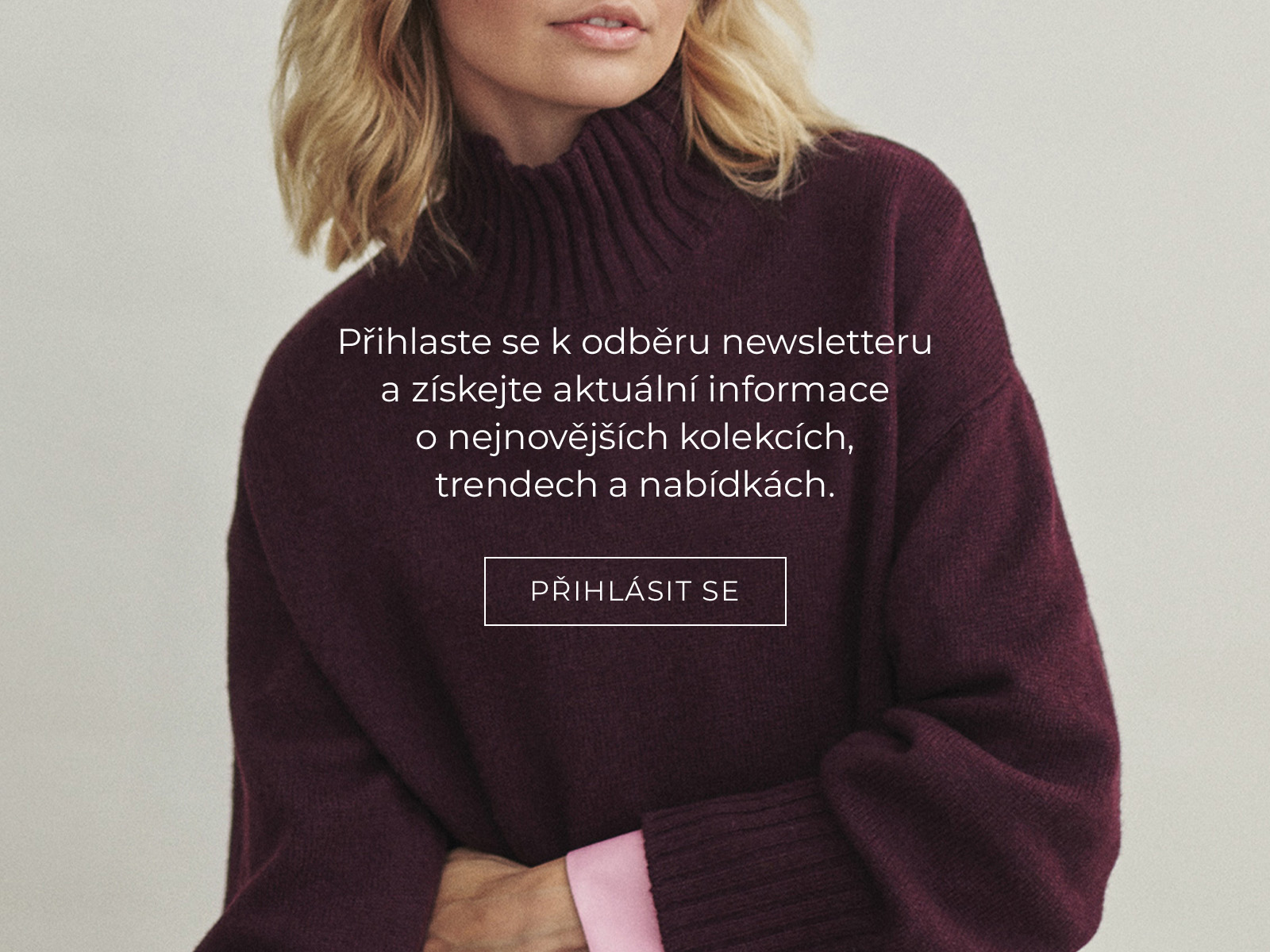 detailní záběr na vínový vlněný svetr a přihlašovací formulář k odběru newsletteru