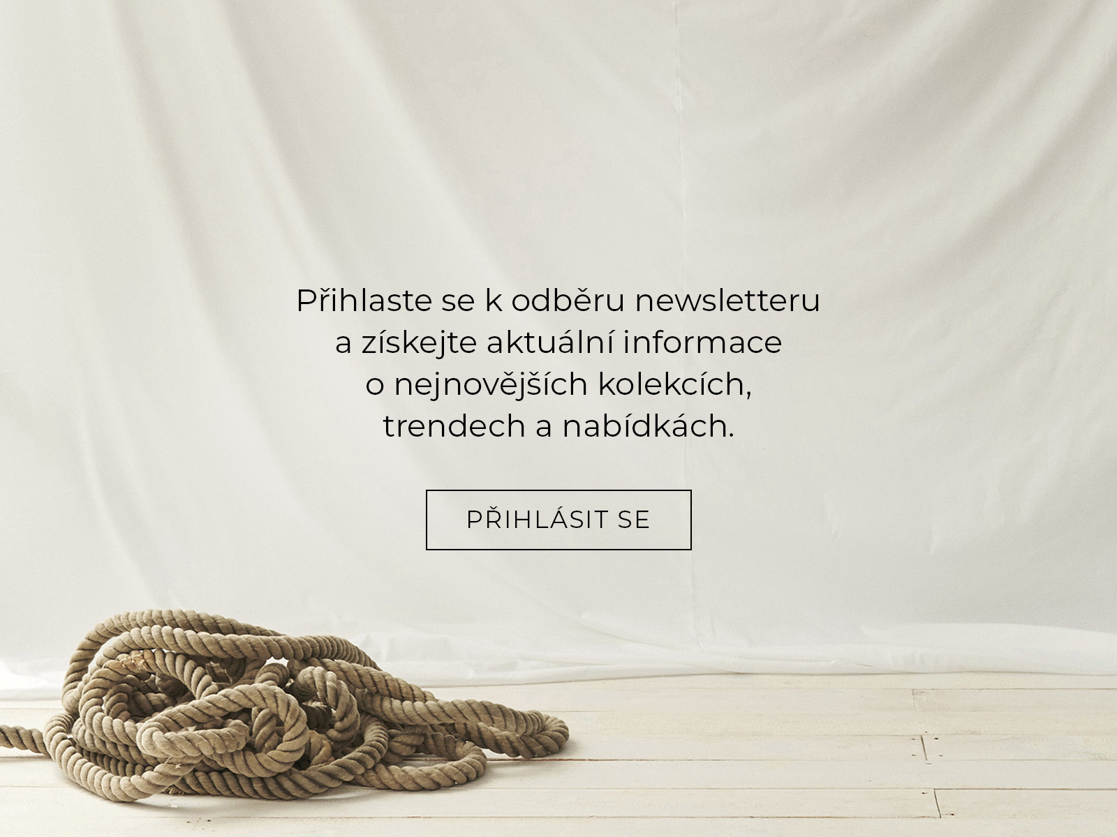 Béžové lano na pozadí bílé látky a výzva k odběru newsletteru TATUUM.