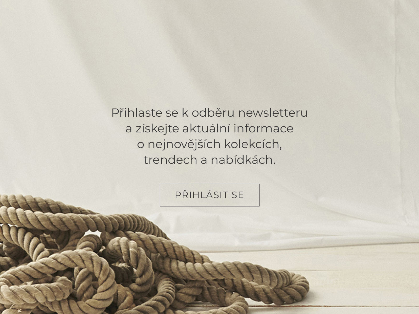 Silné námořnické lano na krémovém pozadí a nápis s výzvou k přihlášení k odběru newsletteru.