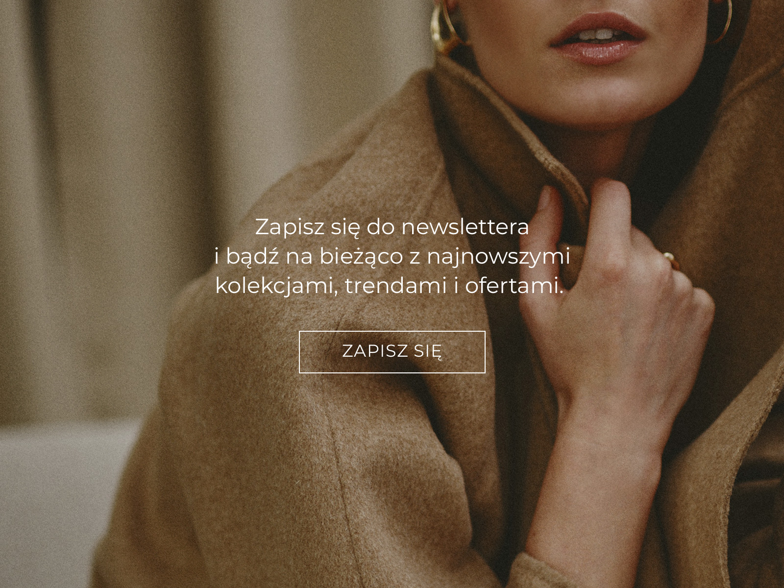 ramię kobiety, dłoń oraz usta,napis zapis do newsletter