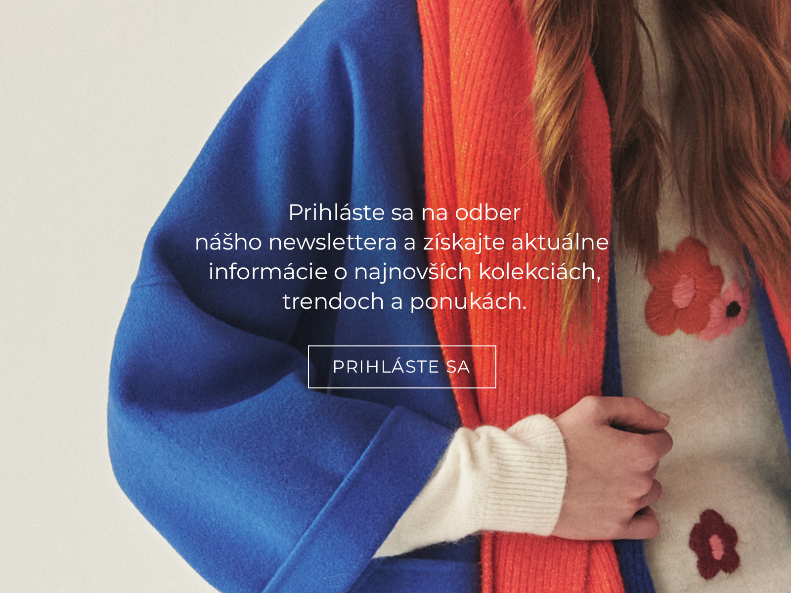 detailný záber na modrý zimný kabát pre ženy a prihlášku na odber noviniek