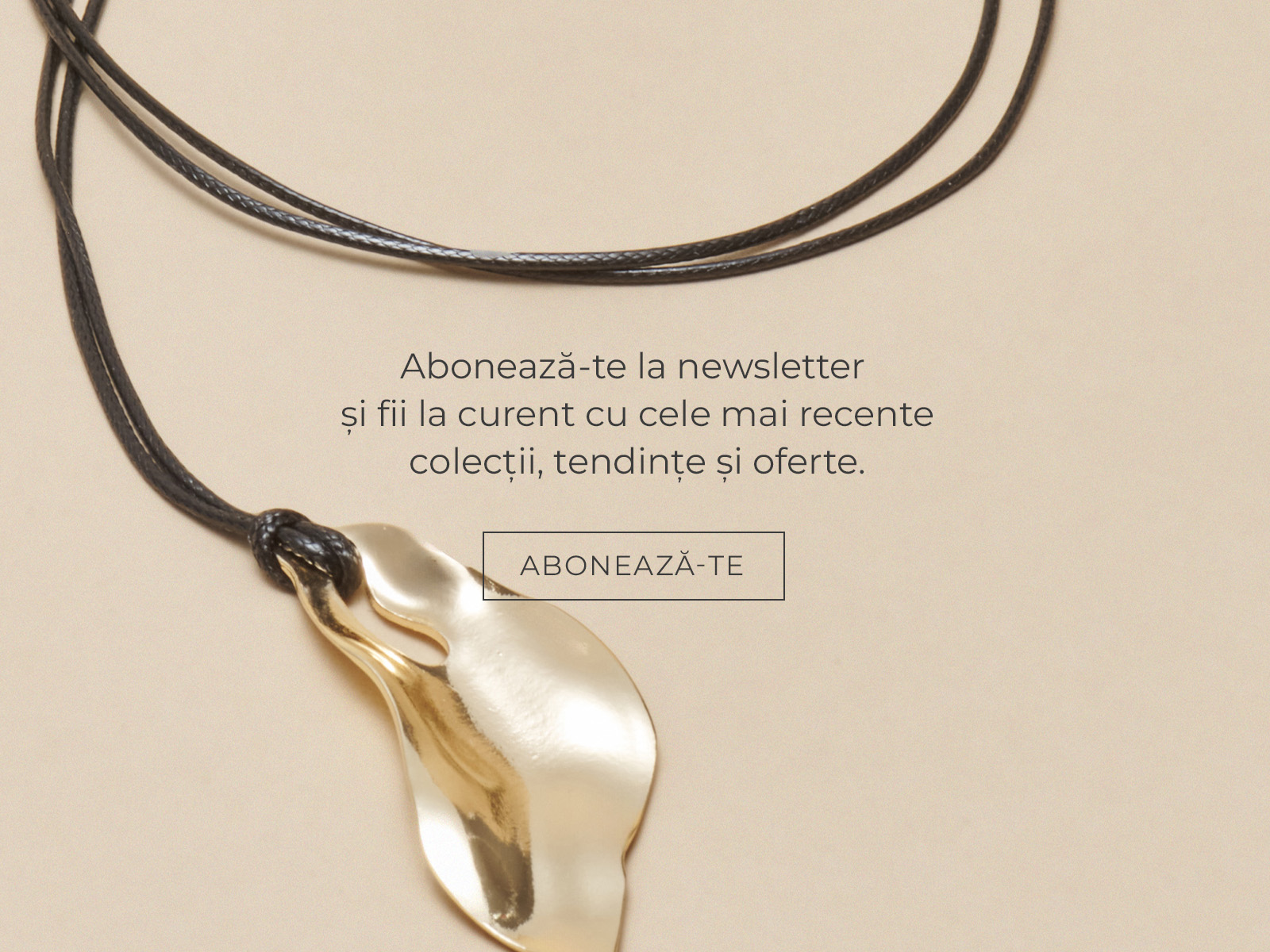 fotografie a colierului și inscripție cu abonament la newsletter