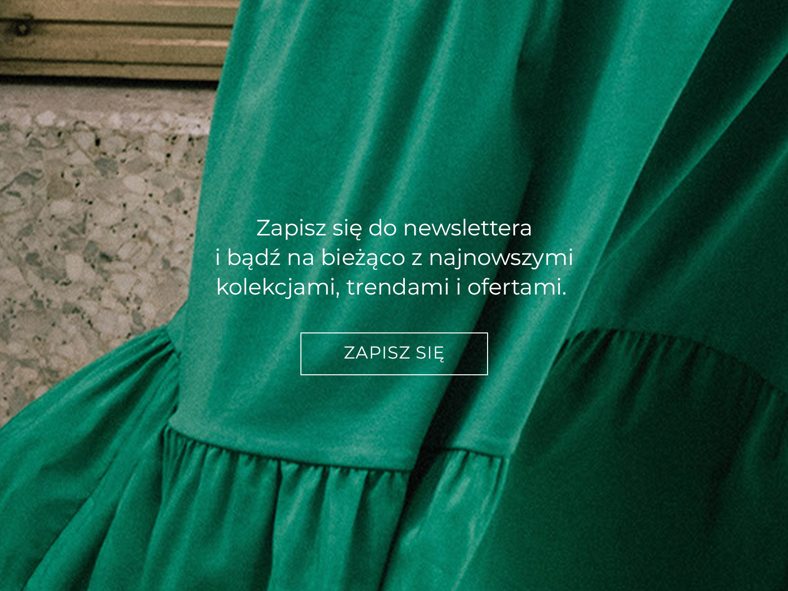 Zbliżenie na tkaninę sukienki i napis z zapisem do newslettera