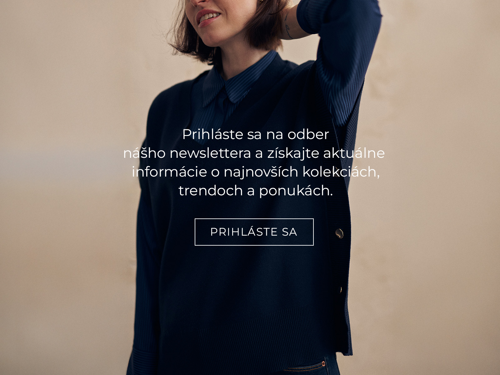 záběr na vestu a nápis s možnosťou prihlásenia sa k odberu noviniek