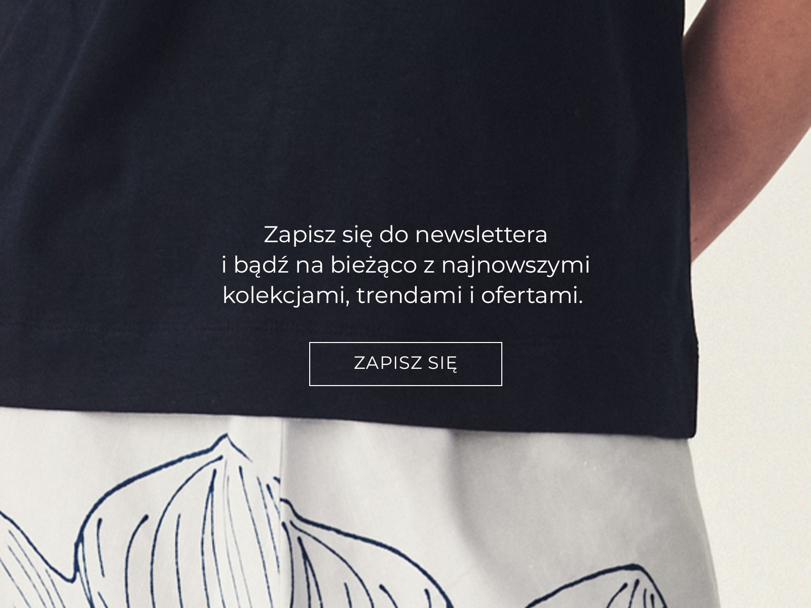 Zbliżenie na nadruk na spódnicy i napis z zapisem do newslettera